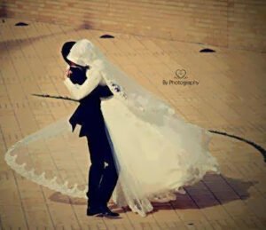 Birisi evlendiği zaman şeytan bağırır:
Eyvah! Bu âdemoğlu dininin üçte birini
benden korudu!