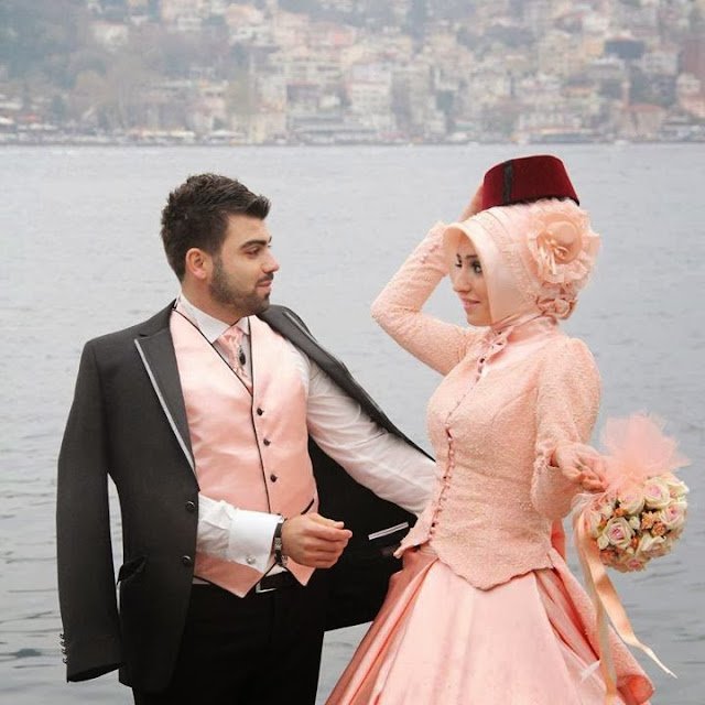 "Seni seviyorum"
Teferruat kısmı…..
Ey Yüreğimin sahibi yar istediğim;
Her iki cihanda da tut ellerimi…'' —