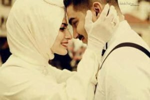 İnsanların ayrıntılara boğulmadığı günlerden kalma güzel bir cümle vardır: Göz gördü, gönül sevdi. Ali Ayçil