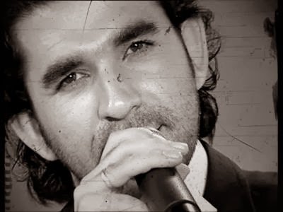 Ah bir gelse diyorum, binlerce ah
geliyor.
–
Serdar Tuncer