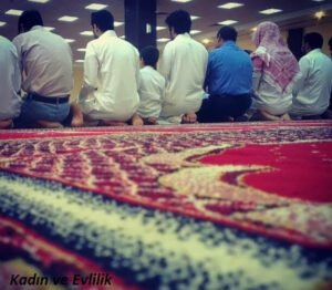 "Eğer hayatında birşeyler kötüye gidiyorsa, bilki namazlarında
problem vardır. . ."