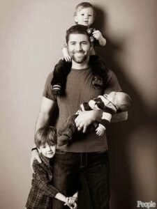 Bana sadece şiirler yazdırma hatun..
Sev, çay koy ,namaza kaldır..