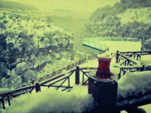 ''Her bir kar tanesini, ayrı birer melekle yeryüzüne gönderen
Rabbim,
Sen merhametlilerin en merhametlisisin…''