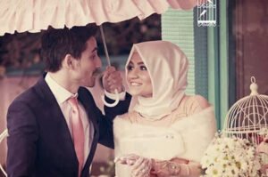 Seviyorsan söyle, yazmak istiyorsan yaz.
Hayat gururun kadar uzun değil, unutma ..