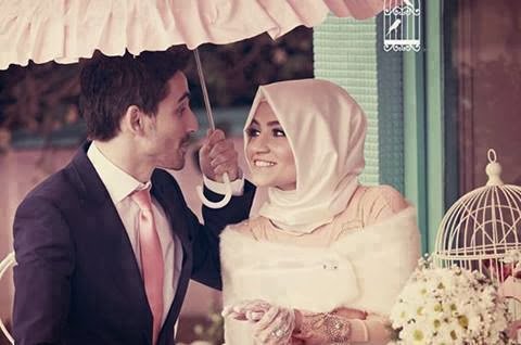 Seviyorsan söyle, yazmak istiyorsan yaz.
Hayat gururun kadar uzun değil, unutma ..