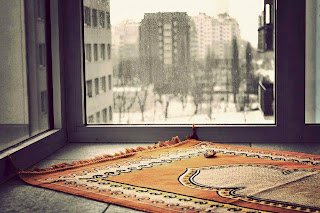 Seccade beş harftir. Birinci harfi “Sin”dir, “Zihnini koru” demektir.. Nuriye Çeleğen