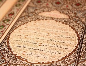 Müslüman demek; Meşguliyetiyle ihya olan veya, İhya olmayacağı şeyle meşgul olmayan insan demektir.  İsmet Özel