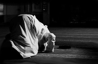 Namaz yoksa, dua yoksa, umut yoksa; Ömürden saymayın o günü !