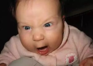 “Erkek kıskandığında kızların hoşuna gider, kızlar kıskandığında ise 3. Dünya Savaşına hoş geldiniz.”  – C.Bukowski