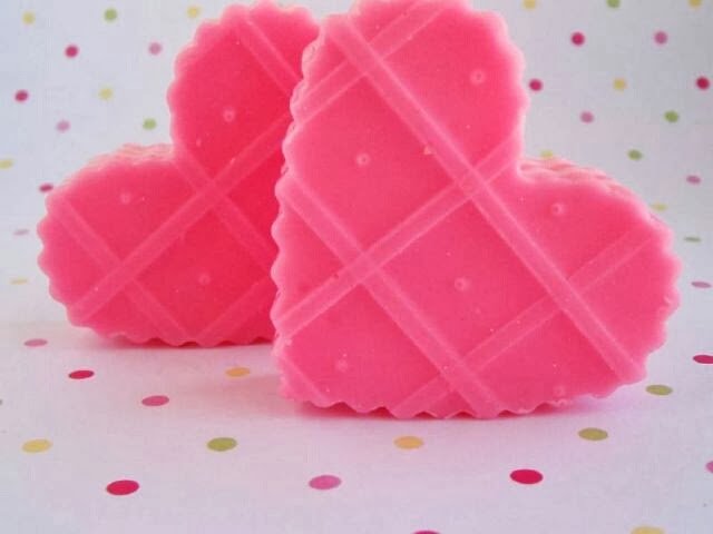 "Ve en çok konuştuğun değil,
gün boyu söz biriktirip de gözlerine
baktığında.."