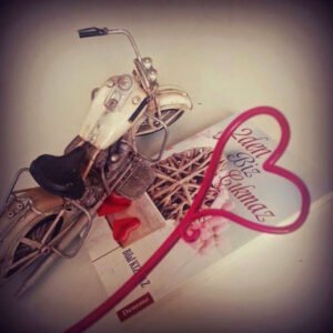 İnsan özlüyor,
Ne kadar kırılmış olursa olsun…
Bilal Kızmaz