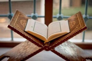 Belki de ihtiyacımız olan tek şey; Bir Kur’an-ı Kerim, bir rahle ve sessiz bir ortamdır…