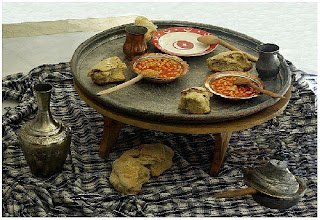 Sofra kurulduğu zaman, kaldırılıncaya kadar kimse kalkmasın…