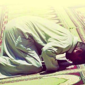 “Esselatu hayrun minen nevm” Namaz uykudan hayırlıdır.   Akıl isen kıl namazı çün seadet tacıdır Sen namazı şöyle..