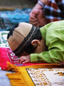 Âkıl isen, kıl namazı, çünkü saâdet tâcıdır, Sen namazı şöyle bil ki Mü’minin Miracıdır !..