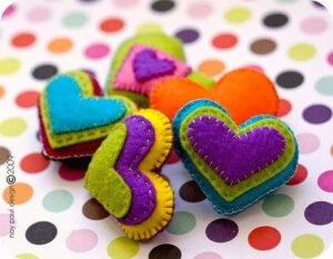 Sevgi bile bencilliğe dönüştü. "Sev
beni, seveyim seni" oldu