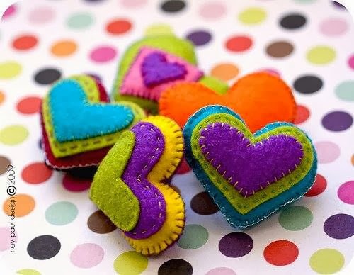 Sevgi bile bencilliğe dönüştü. "Sev
beni, seveyim seni" oldu. Erdal
Atabek