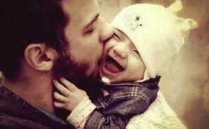 Çocuklarınızı çok öpün, her öpüşteCennetteki dereceniz yükselir.