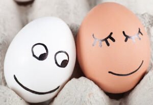 ßakarsan uzaktayım DüŞünürseN aklındayım sevıyorsan yanındayım Özlüyorsan kalbindeyim ama en onemlisi her zaman senınleyım..!