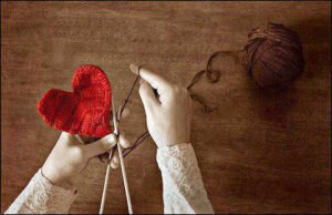 Üzülme! insan yarılır, incinir ve çatlar… Çünkü topraktandır.