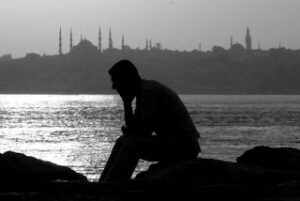 “Ne Zaman Sana Açılacak Olsam, Seni Yalnız Bulamıyorum. Şans Bu Ya; Seni Yalnız Bulduğumda..”