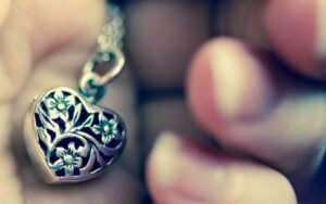 Manevi lezzeti 3 şeyde arayınız. Namazda, zikirde ve K.Kerim okumakta. Bulabilirseniz ne âlâ.Eğer bulamazsanız kalbiniz hasta demektir.  *Hasan-ı Basri Hz.*