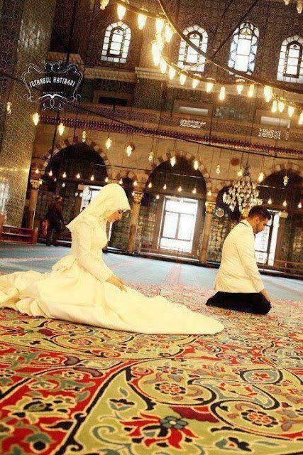 Evlenirken Allah'ın (c.c) rızasını esas
al ki ;
Göz kamaştıran sadece yüzükler
olmasın..