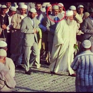 Sevgiliye ait şeyleri sevmeyen sevgisinde yalancıdır; yalan sevgi ise dilde bir ağırlık; gönülde bir sancıdır …  Sultan-ı Gavs