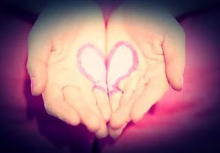 Sevmek duâ etmektir belkide.. Hiç kimse duymadan, Bilmeden, Sessizce..