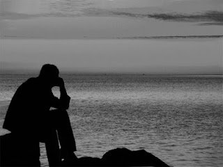 Bazı insanlar sizi sadece yalnızlıkları geçene kadar yanında tutarlar . . .