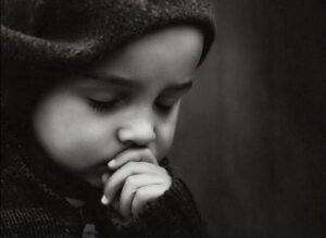 Sükûtunda sesi var ama,
Onu anlayacak yürek lazım.