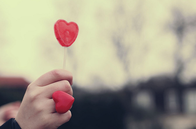 Hiçbir zaman doyamayacağımız şey sevgidir. Asla yeteri kadar veremediğimiz şey de sevgidir.