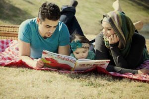 Zamanla anlıyor ki insan; Sevdiklerinle geçen her gün bayrammış . .