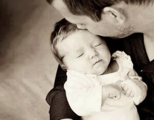 – İlk anne dedi.
+ Hayır ilk baba dedi.
İşte etmemiz gereken tek kavga bu
olmalı. :)