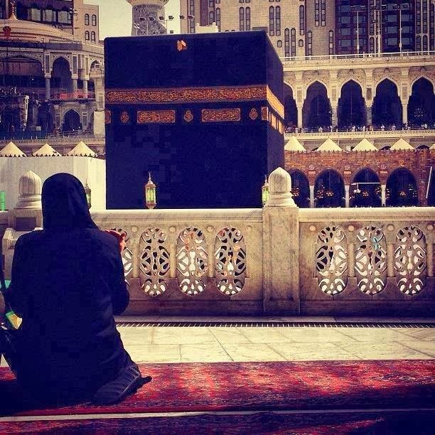 Saliha bir kadın baştaçıdır.