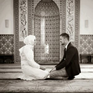 "Kur'an okumaya dalmışım yemek
yapamadım diyen bir eşle,
soğan,ekmek de yenmez mi?