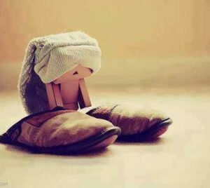 "Bazen sadece yorgun oluyor insan,
ne küs ne yalnız ne âşık. . ."
-Arzu Eşbah