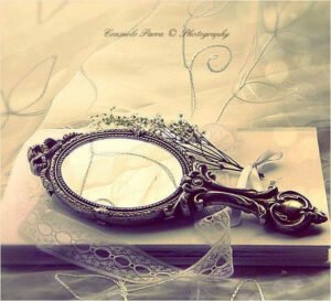 Osmanlı döneminde bayanlara verilen
— en önemli hediye ayna idi ..