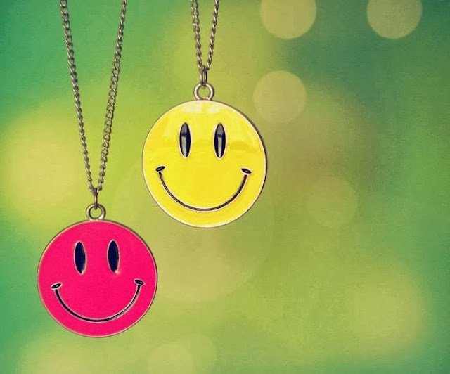 Derdin var mı karınla paylaş. Sonra
hem derdinle hem karınla uğraş. :)