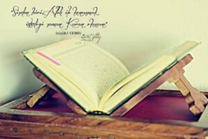 "Sizden biri, Allah ile konuşmakistediği zaman Kuran okusun."(süyüti,I 13