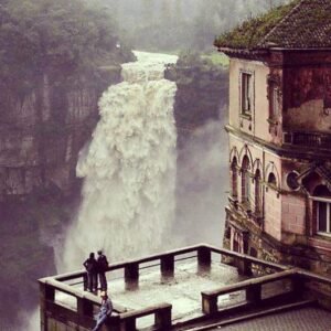 İçinizde fırtınalar koparken, dışarıya
günlük güneşlik havası veriyorsunuz .
…Tarık Tufan