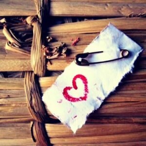 Sen benim yüreğime zimmetlediğim
en güzel emanetisin Rabbimin…
Yunus Temurçin