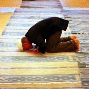 Secde secde büyüyen bir aşkın yoksa;
Şedde şedde küçülen bir kalbin var demektir…!
Ömer Aslan