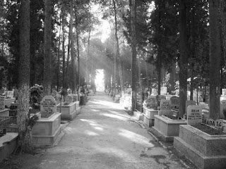 Ne olursan ol ! 2 karış mermere 4 satır yazı olacaksın…!!!