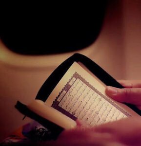 Eğer Kur’an okumuyorsan, bütün bunlar elbette boğacaktır seni. Daha nefes alıp vermeyi bile bilmiyorsun!  Tarık Tufan