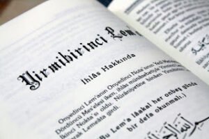 Said Nursi Hazretleri, “Aziz, sıddık, kahraman kardeşlerim!” diye hitap ederdi. Yani İslam’ı yaşayarak “aziz” olun