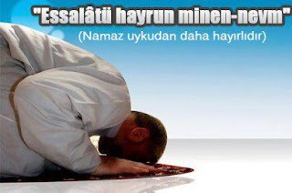 “Essalâtü hayrun minen