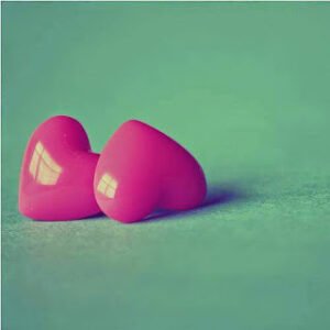 “AŞK Bir bakışLa başLar bir Sözle biter, Sevmek mi.?… Her Zaman YÜREK İster…”