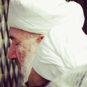 “Kendinize, dünyada iken, ahiret için bir elbise hazırlayın. Ahirete çıplak gitmeyin. Çünkü kefenleri toprak çürütür.”   Gavs Sani Hz.leri (K.s)