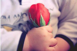 Kalbi kırıkların hatrını sor, onları sevindir. Bir gün seninde gönlün incinir